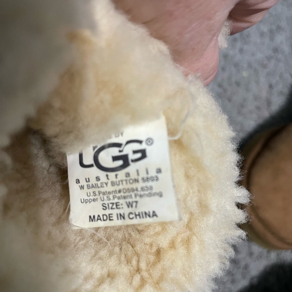Woman uggs size7 - Picture 5 of 7
